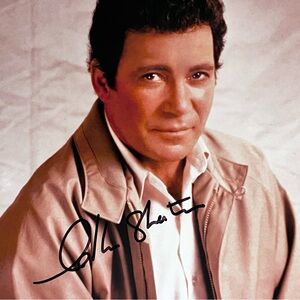 WILLIAM SHATNER Signed 8x10 Photo / Star Trek / Captain Kirk / Real Autograph!!